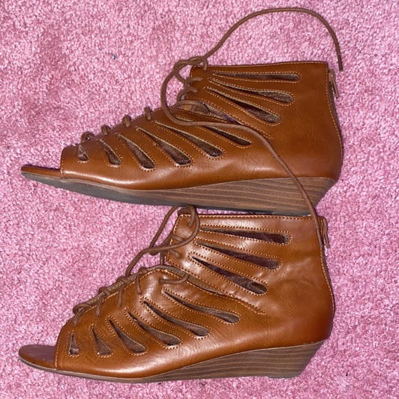 Brown Sandals with Cutouts and Laces - Picture 2 of 6